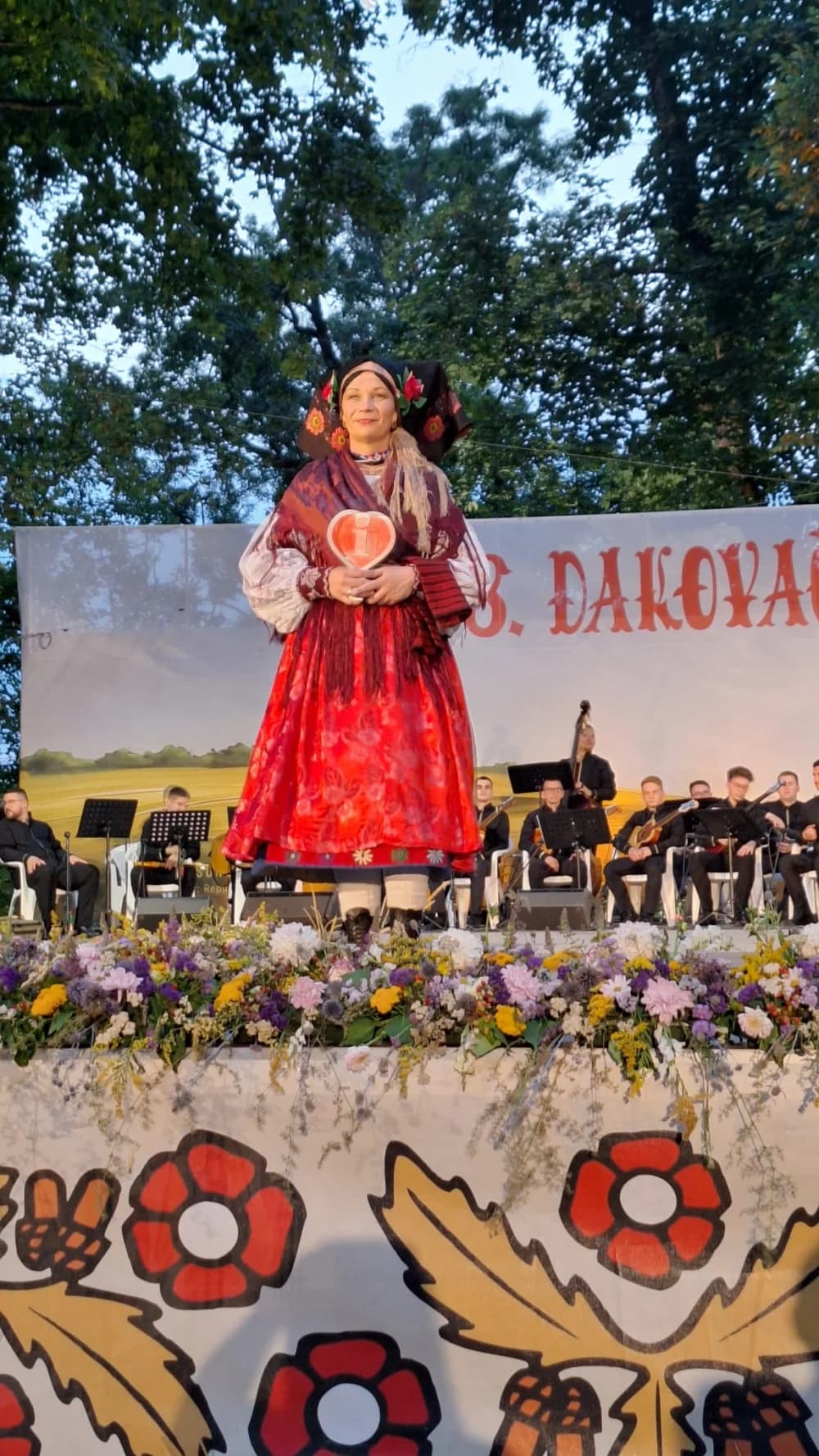 Članica FA Požega Ana Borevac osvojila 2. mjesto na izboru za Najbolje nošeno ruho Đakovačkih vezova