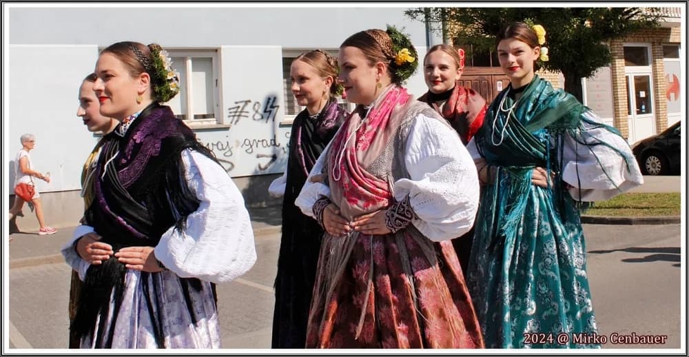 FOTO: KUD Berda iz Brestovca na Đakovačkim vezovima