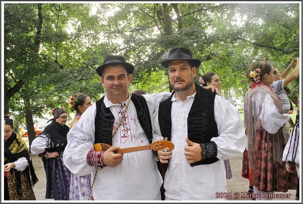 FOTO: KUD Berda iz Brestovca na Đakovačkim vezovima