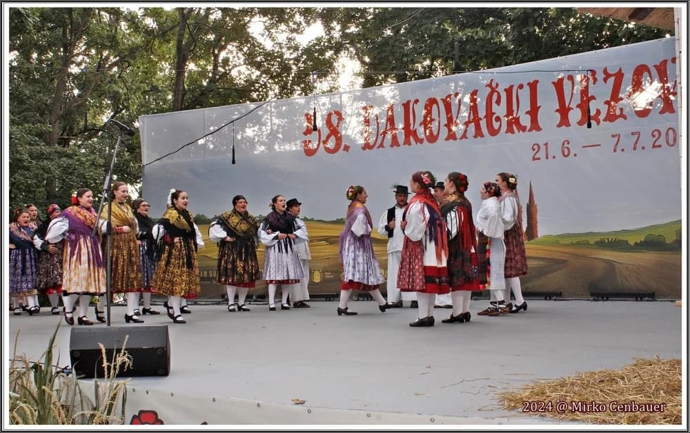 FOTO: KUD Berda iz Brestovca na Đakovačkim vezovima
