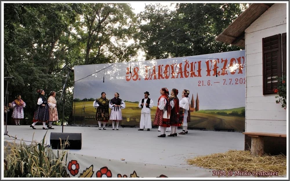 FOTO: KUD Berda iz Brestovca na Đakovačkim vezovima