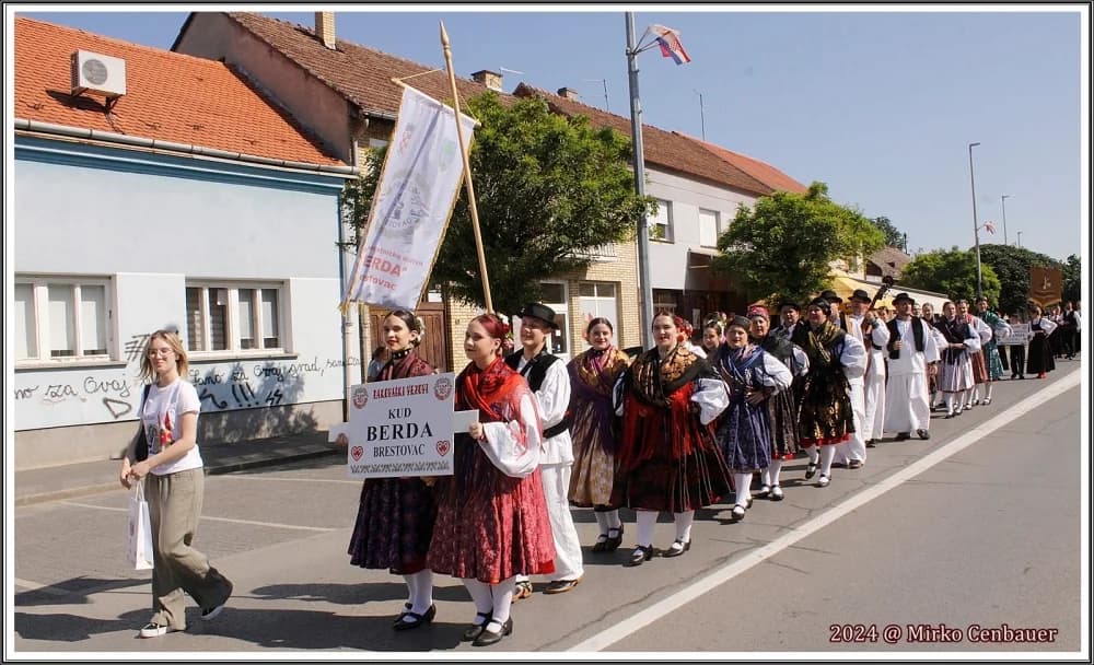 FOTO: KUD Berda iz Brestovca na Đakovačkim vezovima