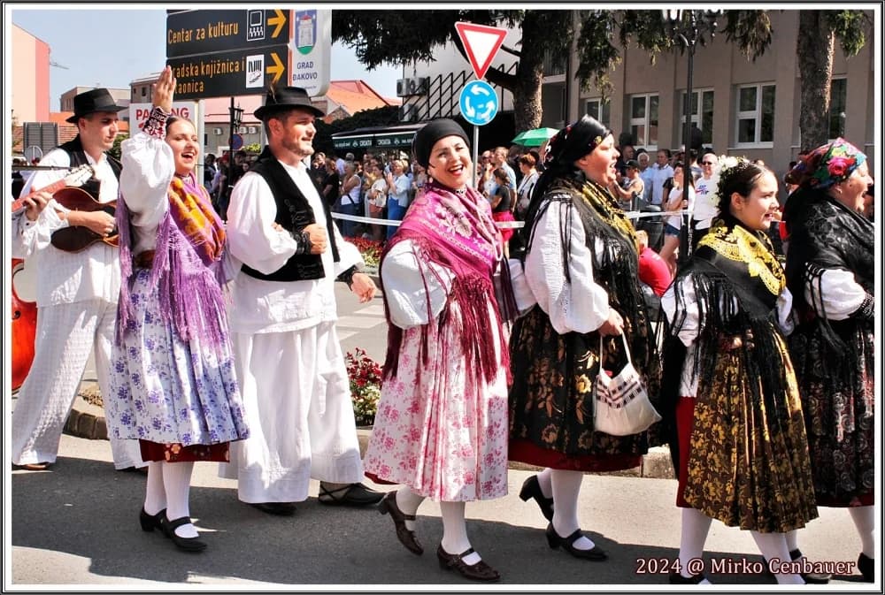 FOTO: KUD Berda iz Brestovca na Đakovačkim vezovima