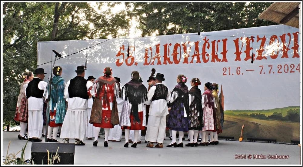 FOTO: KUD Berda iz Brestovca na Đakovačkim vezovima