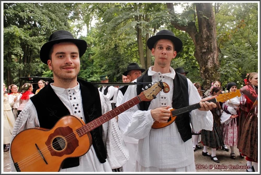 FOTO: KUD Berda iz Brestovca na Đakovačkim vezovima
