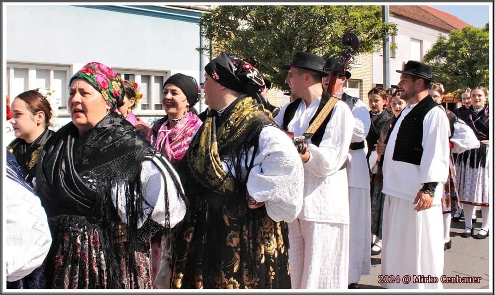 FOTO: KUD Berda iz Brestovca na Đakovačkim vezovima