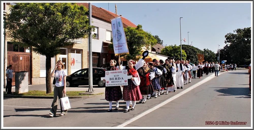 FOTO: KUD Berda iz Brestovca na Đakovačkim vezovima