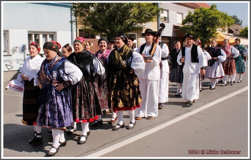 FOTO: KUD Berda iz Brestovca na Đakovačkim vezovima