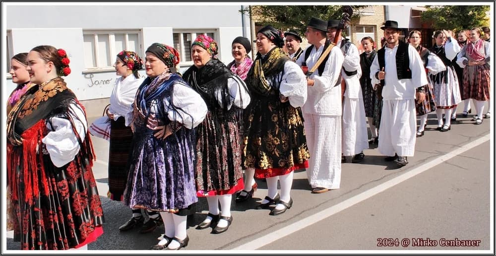 FOTO: KUD Berda iz Brestovca na Đakovačkim vezovima
