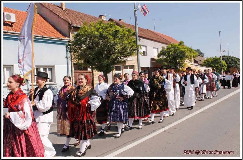 FOTO: KUD Berda iz Brestovca na Đakovačkim vezovima