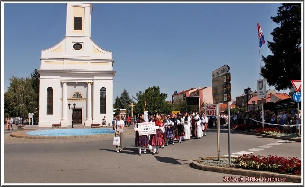 FOTO: KUD Berda iz Brestovca na Đakovačkim vezovima
