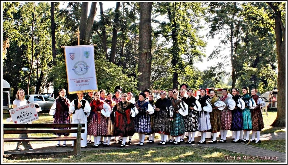 FOTO: KUD Berda iz Brestovca na Đakovačkim vezovima