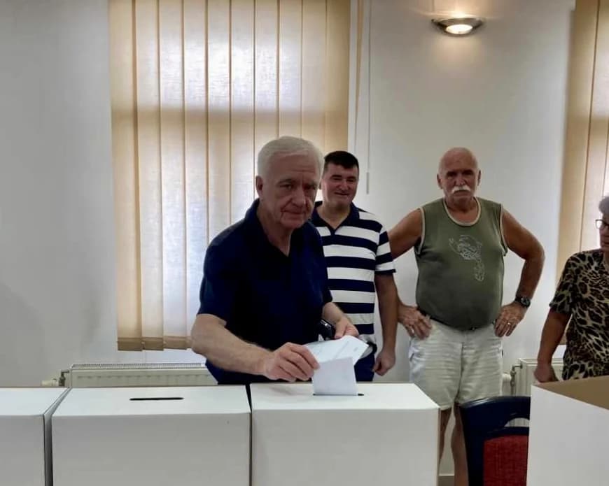 Bio je to lak zadatak za našeg Bajdena. Jedno biralište i jedan kandidat