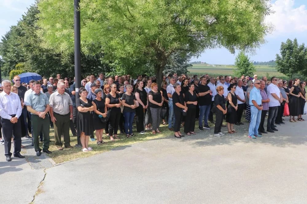 FOTO: Sprovod svećenika Dražena Akmačića u Požegi