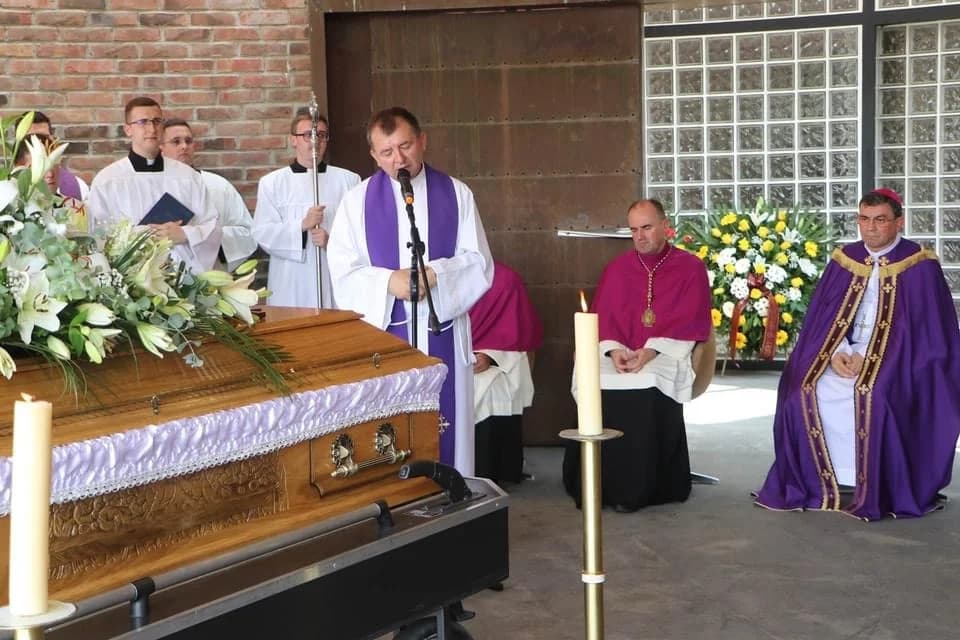 FOTO: Sprovod svećenika Dražena Akmačića u Požegi