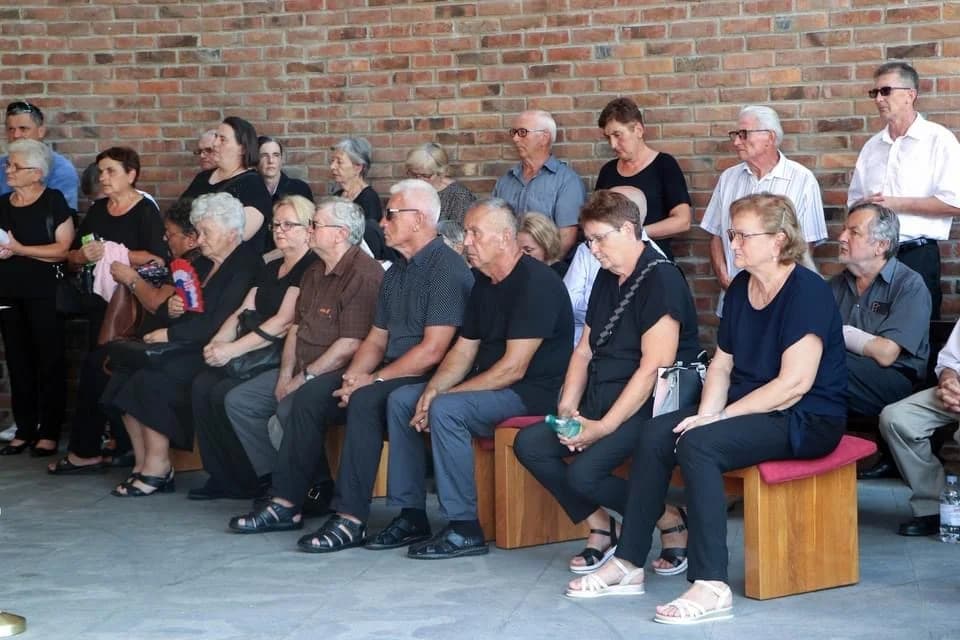 FOTO: Sprovod svećenika Dražena Akmačića u Požegi