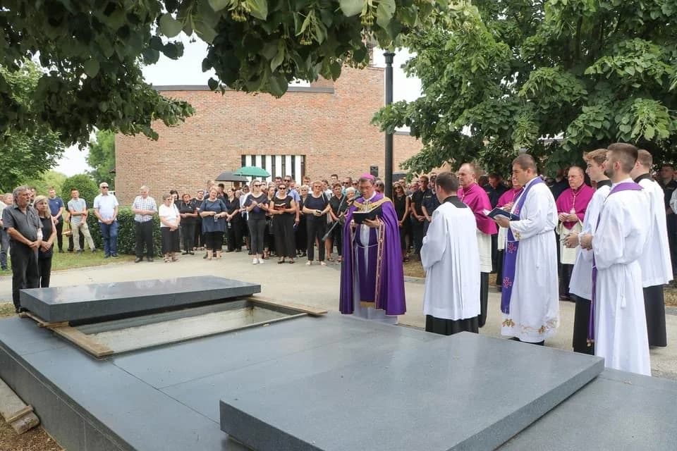 FOTO: Sprovod svećenika Dražena Akmačića u Požegi
