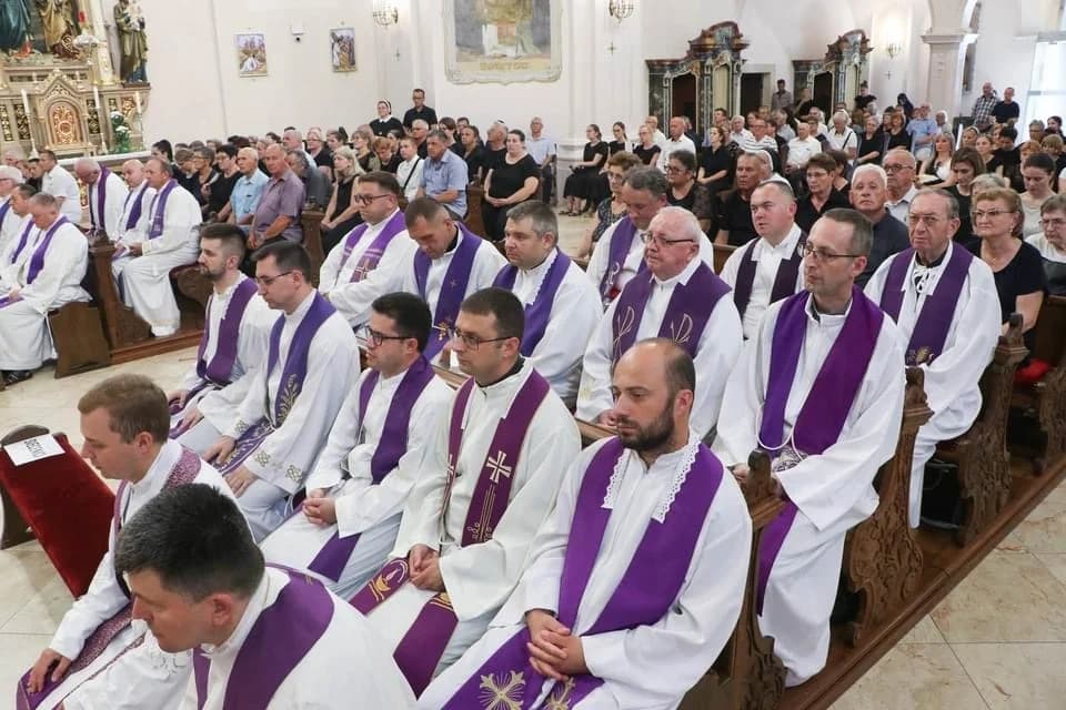FOTO: Sprovod svećenika Dražena Akmačića u Požegi