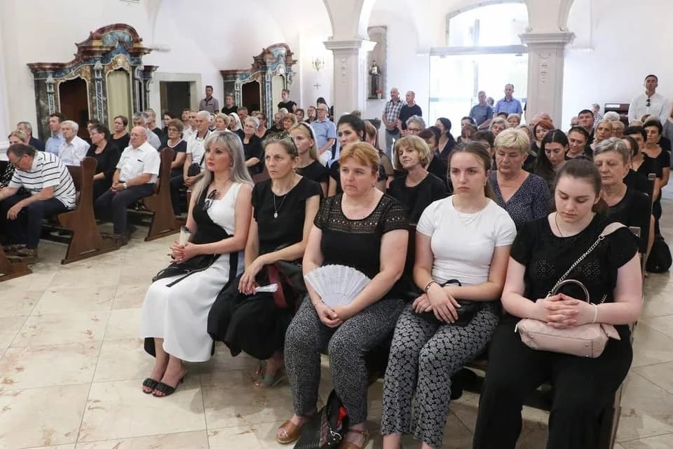 FOTO: Sprovod svećenika Dražena Akmačića u Požegi