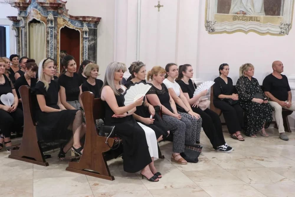 FOTO: Sprovod svećenika Dražena Akmačića u Požegi