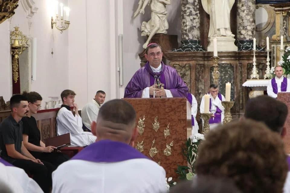 FOTO: Sprovod svećenika Dražena Akmačića u Požegi