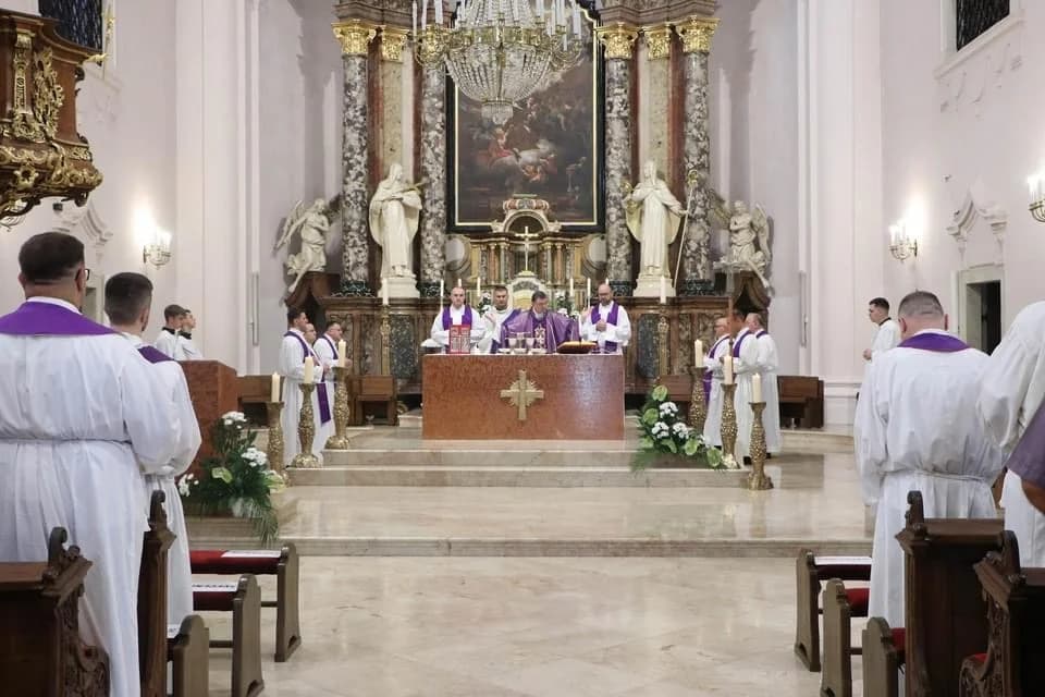 FOTO: Sprovod svećenika Dražena Akmačića u Požegi
