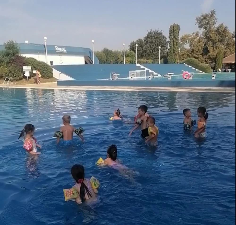 DV Kockica na kupanju