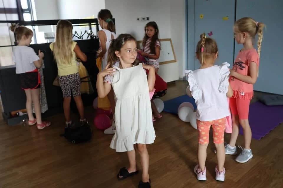 Beauty star radionica u Kutjevu, djevojčice uživale u uređivanju