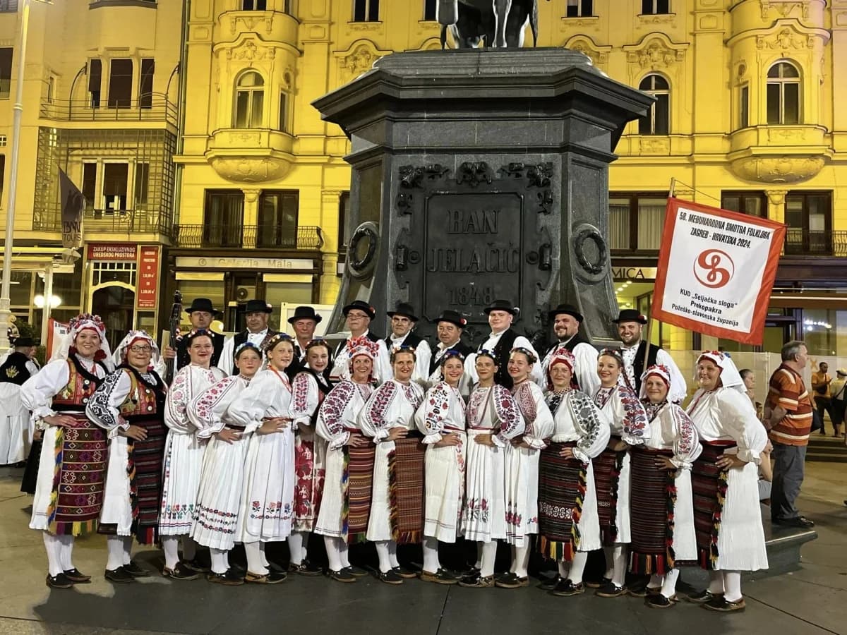 Prekopakranski KUD ’Seljačka sloga’ nastupio na zagrebačkom trgu