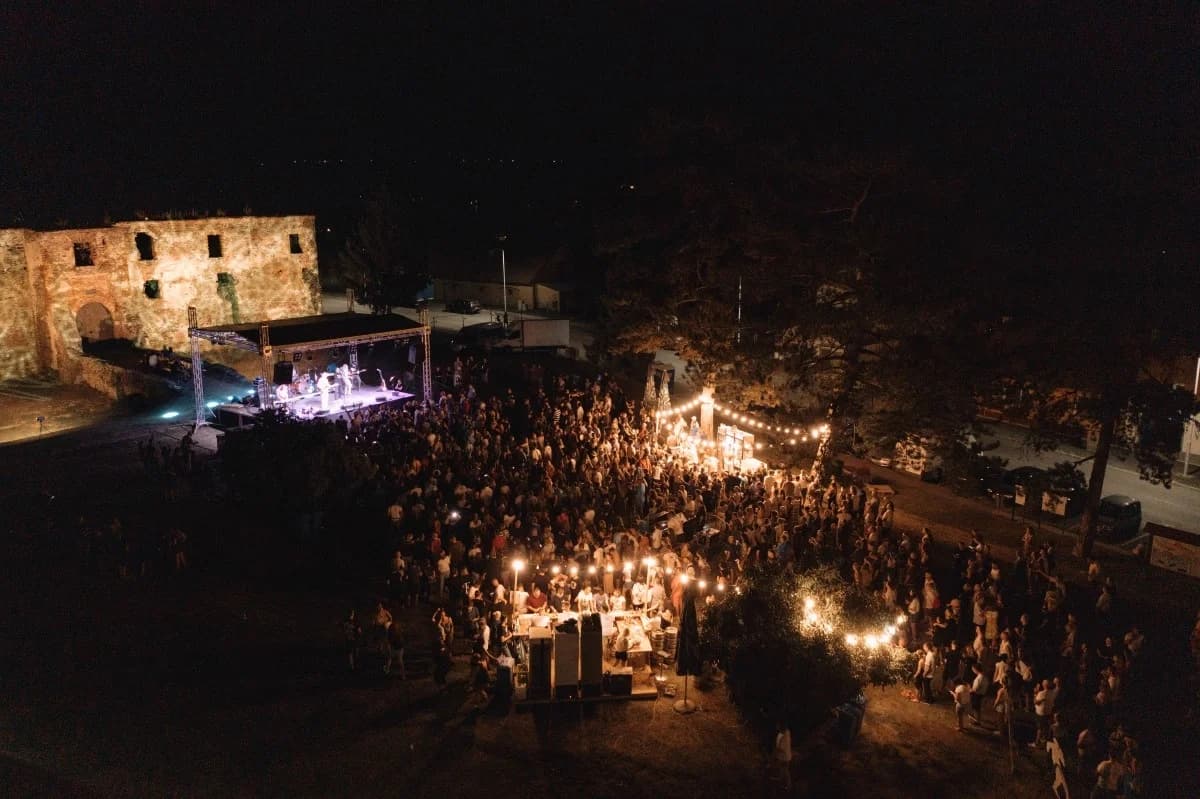 Uronite u Zlatnu dolinu uz vrhunska ića i pića na papučkom wine and walku „Ideš i piješ“
