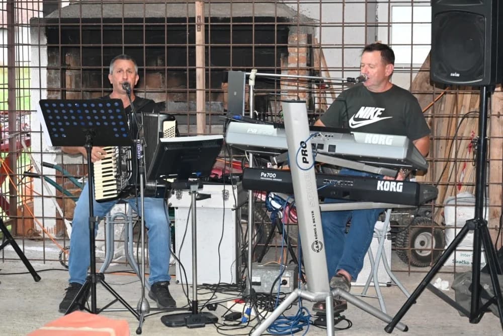 MALONOGOMETNI TURNIR U POLJANI Odlična atmosfera i pobjeda Caffe bara Time