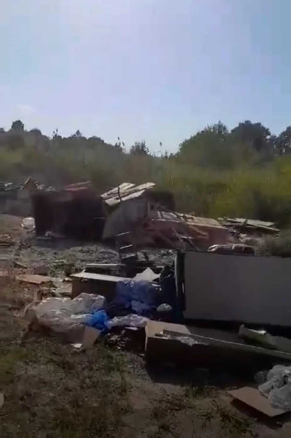 Sramotan incident u Zagrađu! Ležerno izbacivali razni otpad na zelenu površinu