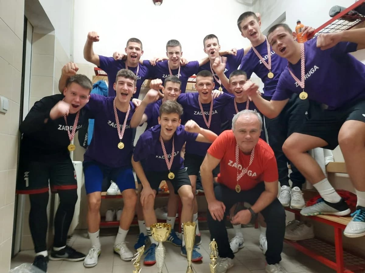 ZADRUGA POŽEGA Sjajna malonogometna ekipa pod vodstvom Darka Kelemena