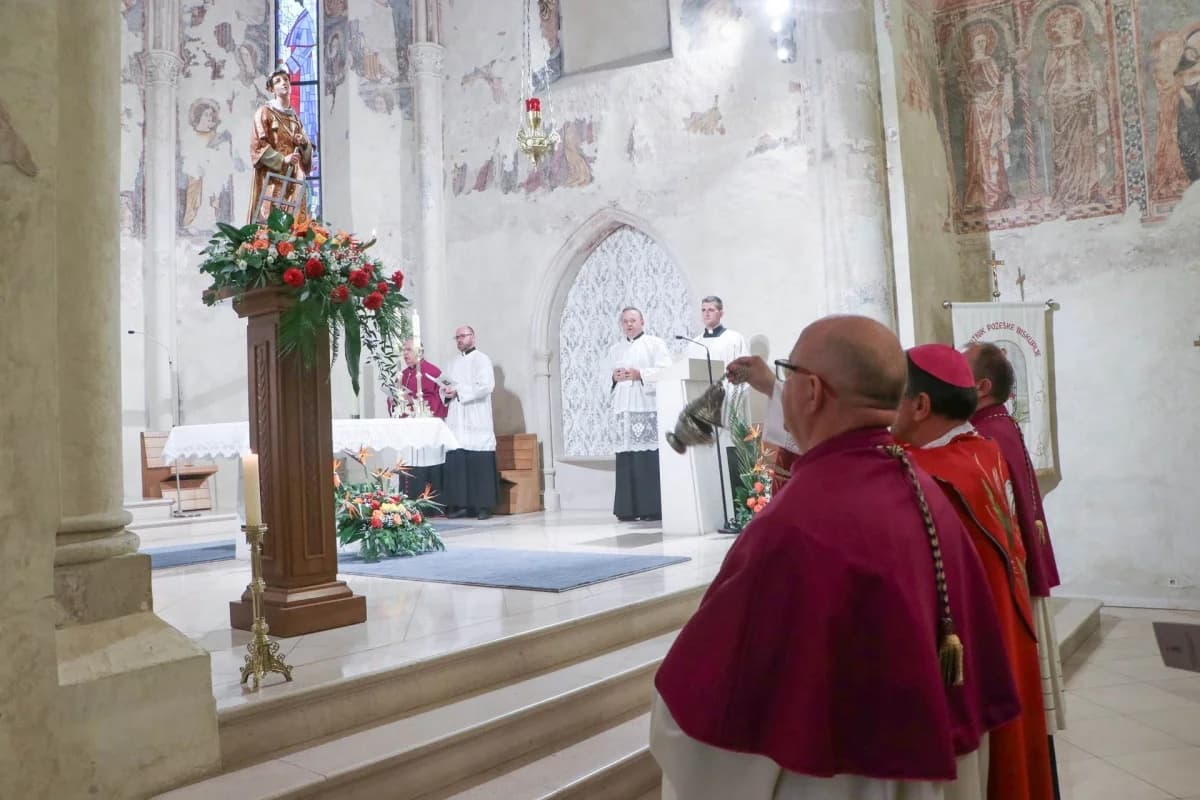 Služba prvih Večernjih hvala u čast sv. Lovre i otvorenje bdijenja