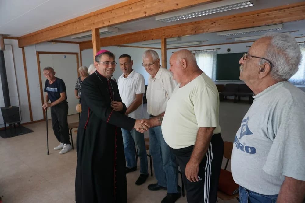 Biskup u posjeti prognaničkom naselju Kovačevac uoči blagdana sv. Lovre