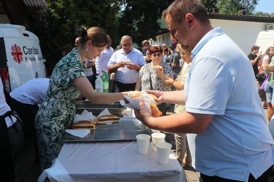 FOTO: Hodočašće obitelji s brojnom djecom u Voćin
