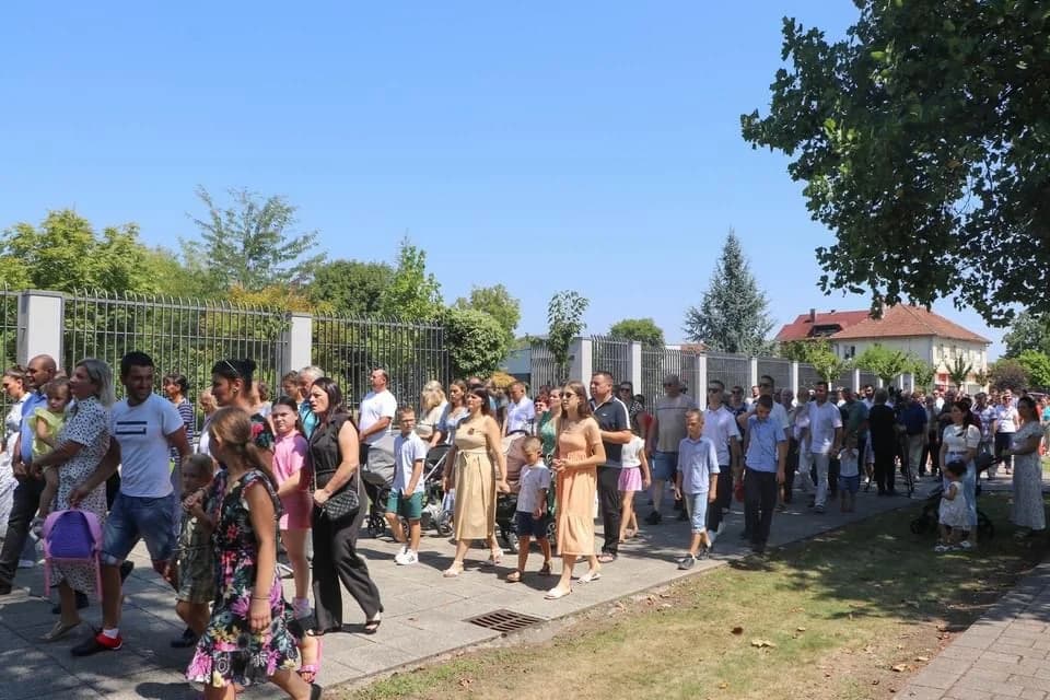 FOTO: Hodočašće obitelji s brojnom djecom u Voćin