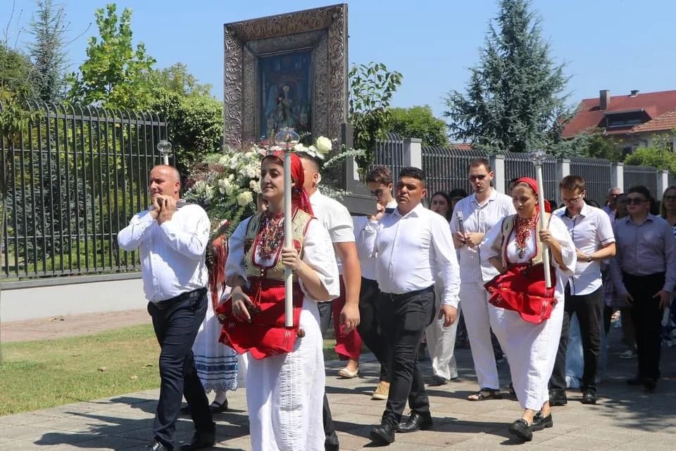 FOTO: Hodočašće obitelji s brojnom djecom u Voćin