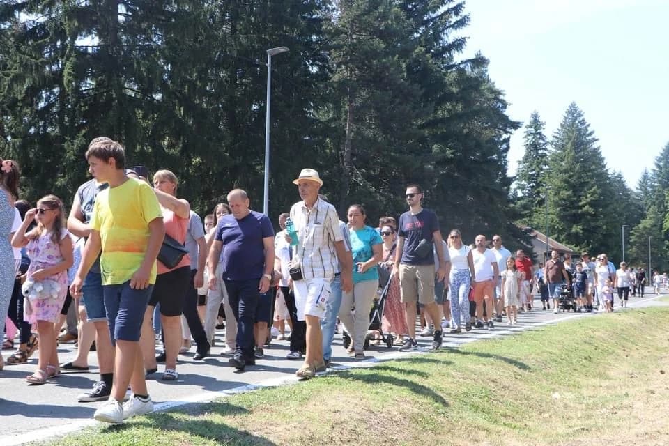 FOTO: Hodočašće obitelji s brojnom djecom u Voćin