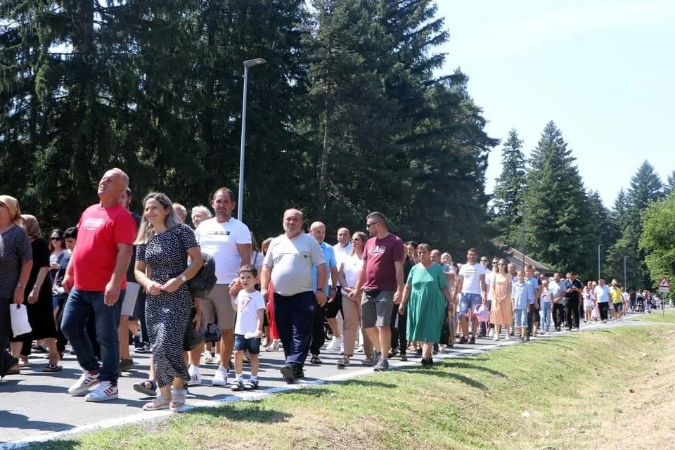 FOTO: Hodočašće obitelji s brojnom djecom u Voćin