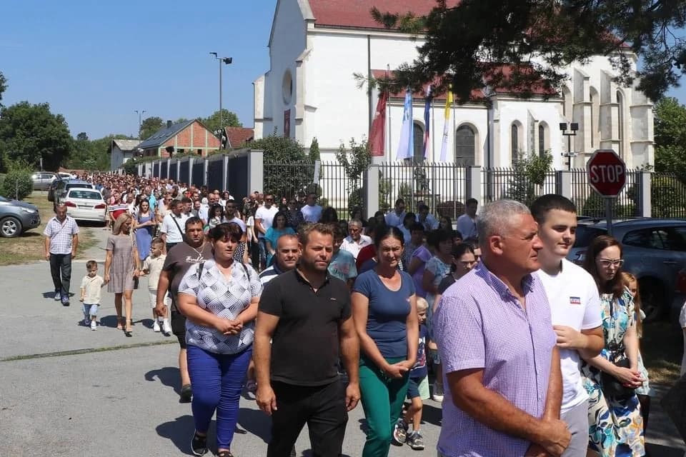 FOTO: Hodočašće obitelji s brojnom djecom u Voćin