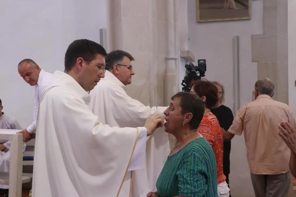 FOTO: Hodočašće obitelji s brojnom djecom u Voćin