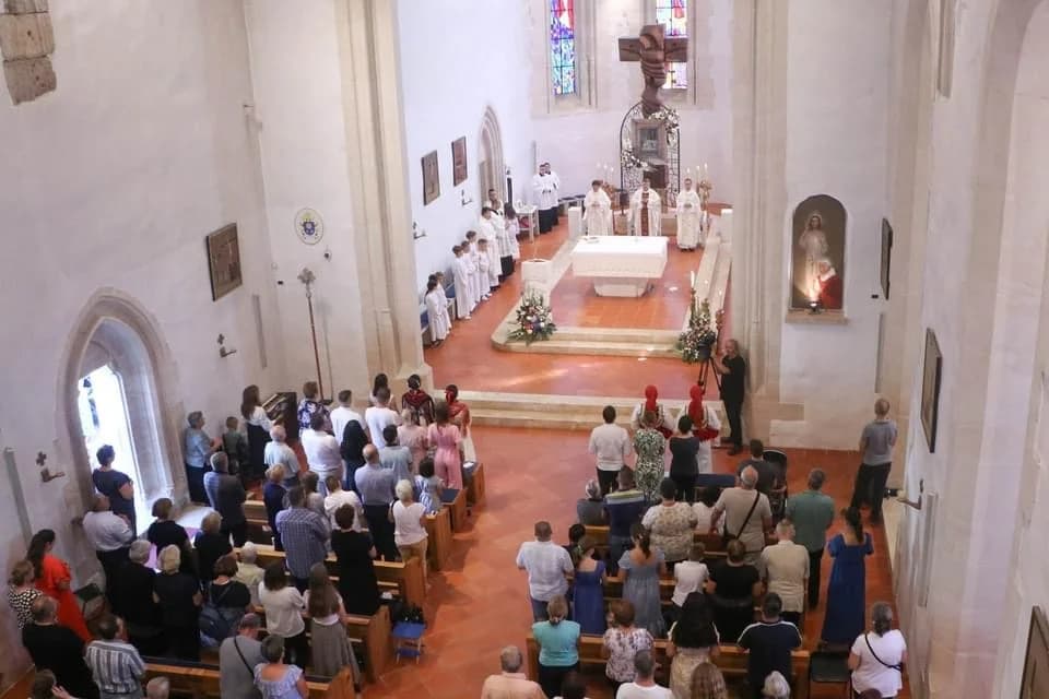 FOTO: Hodočašće obitelji s brojnom djecom u Voćin