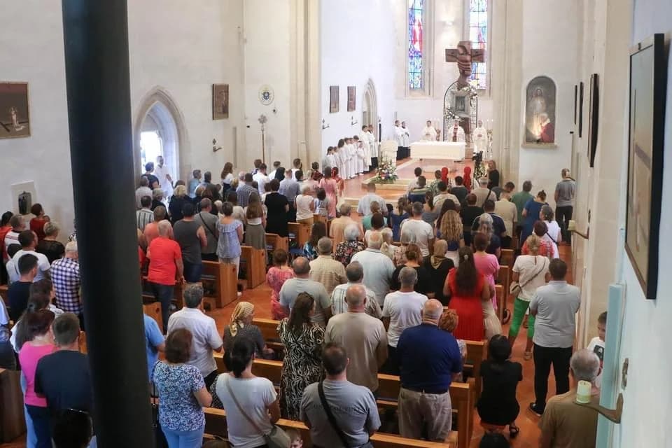FOTO: Hodočašće obitelji s brojnom djecom u Voćin