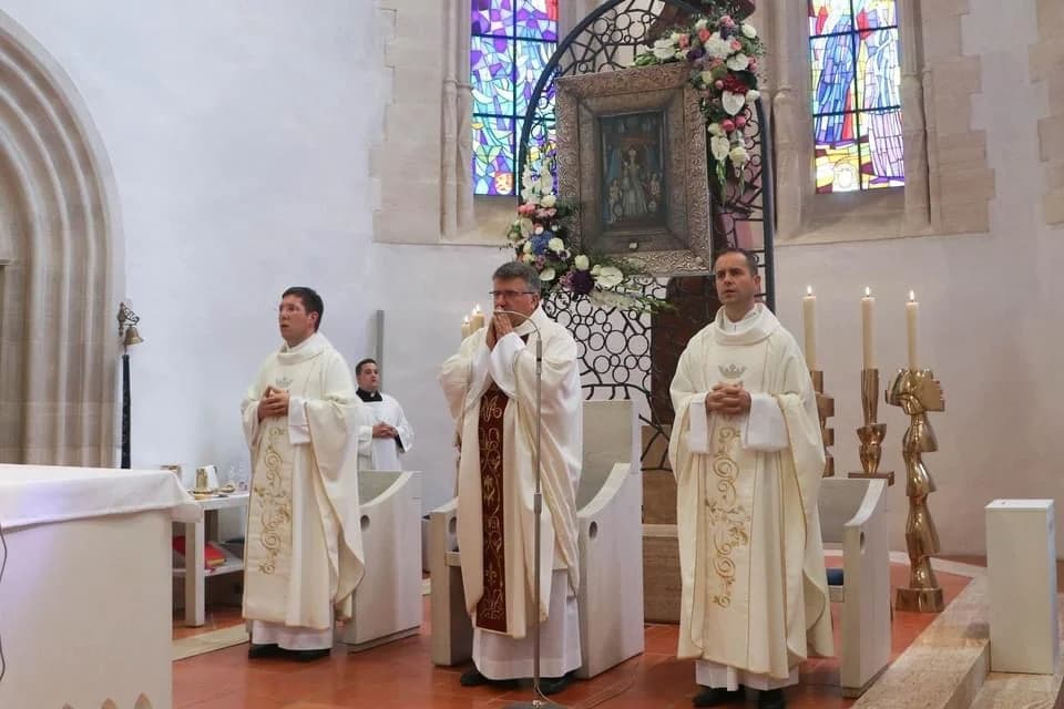 FOTO: Hodočašće obitelji s brojnom djecom u Voćin