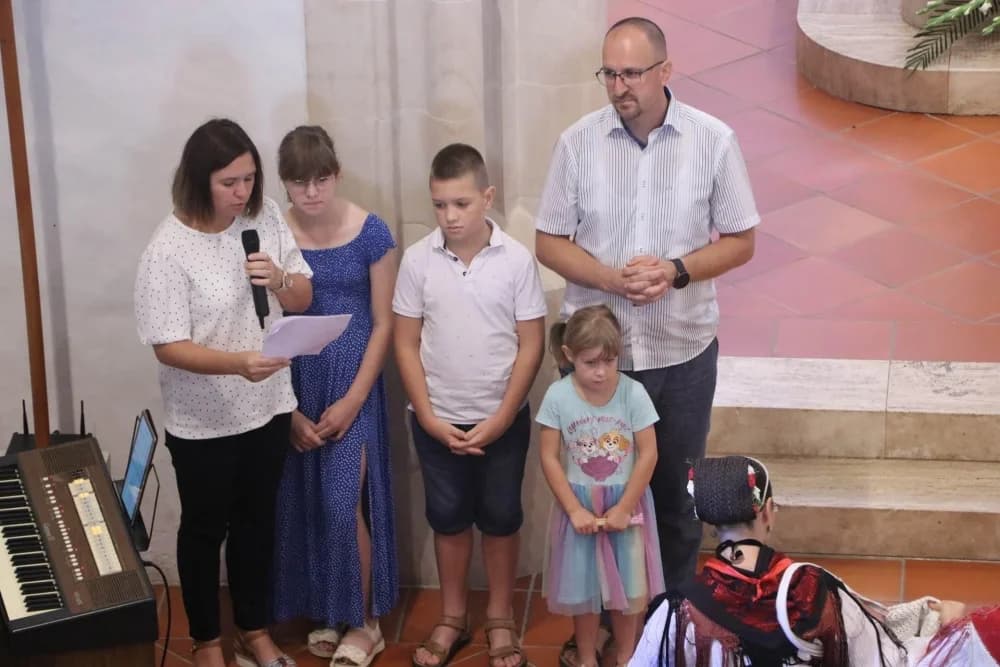 FOTO: Hodočašće obitelji s brojnom djecom u Voćin