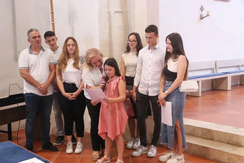 FOTO: Hodočašće obitelji s brojnom djecom u Voćin