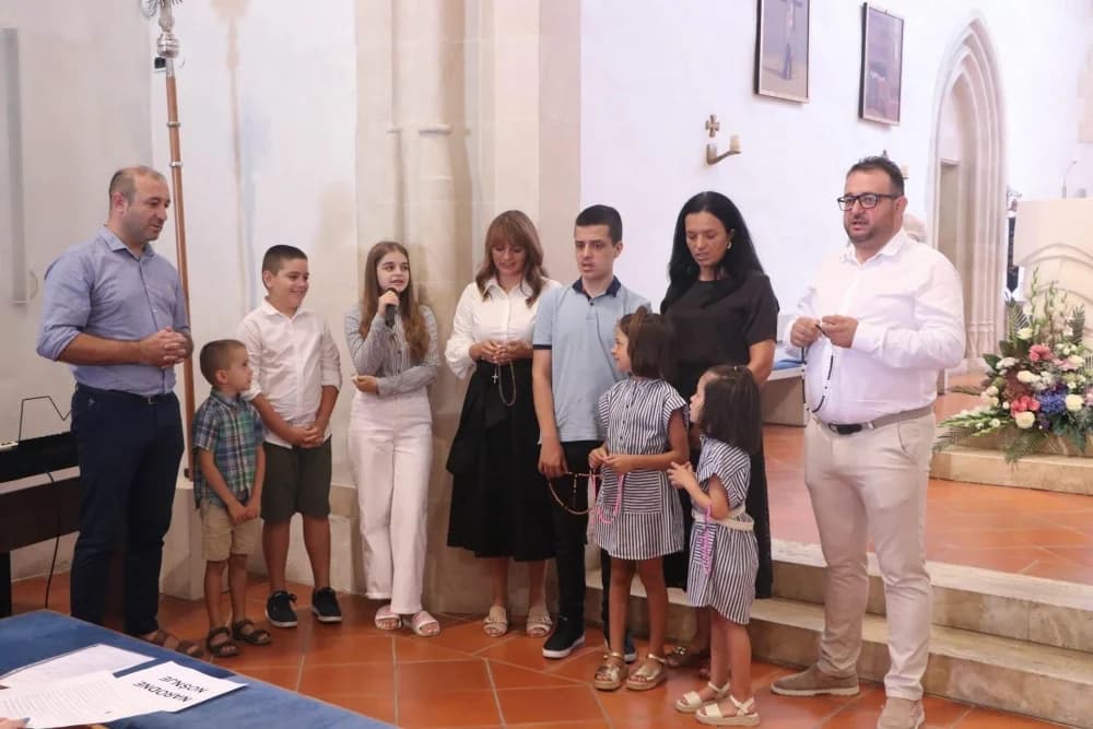 FOTO: Hodočašće obitelji s brojnom djecom u Voćin