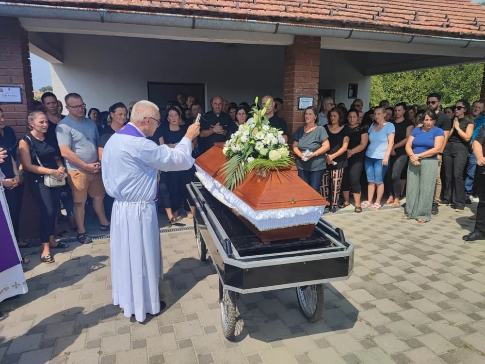Sprovod oca svećenika Roka Ivanovića