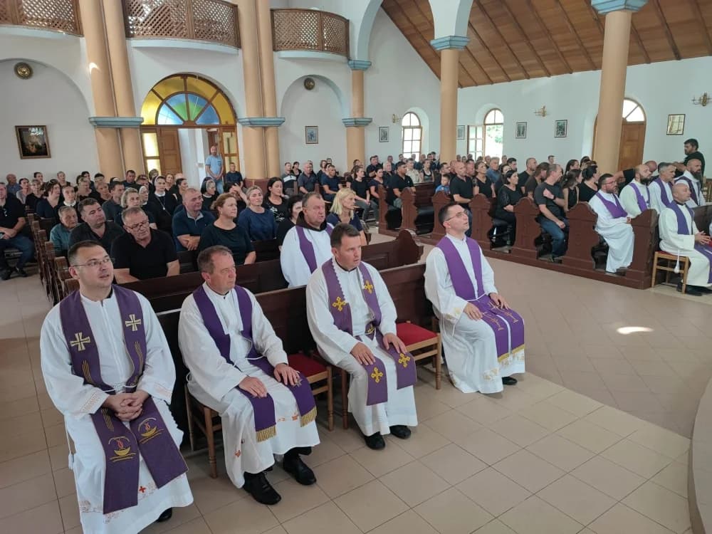 Sprovod oca svećenika Roka Ivanovića